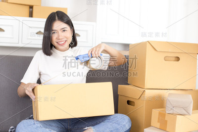 亚洲女性在网络商务或网络营销方面取得成功。人与中小企业，交付，在线业务的成功理念。