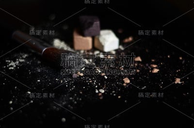 刷眼刷和眼影