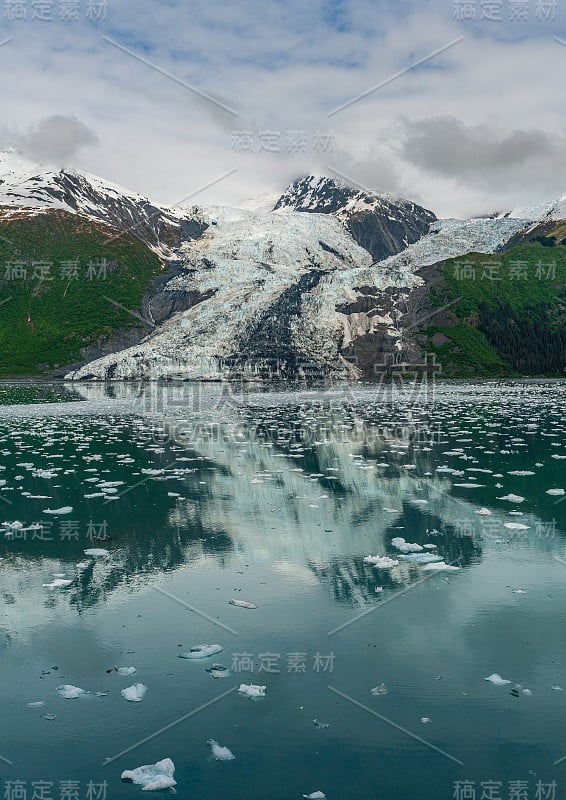 在学院峡湾巡航