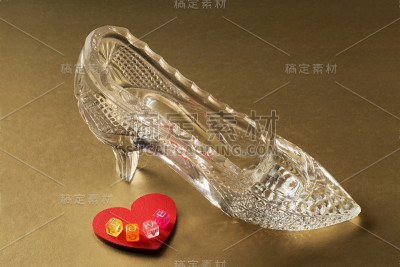 水晶鞋，红心配爱字