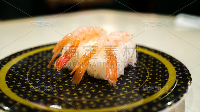 虾生鱼片寿司