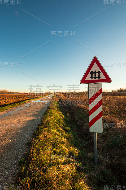 有信号的铁路道口