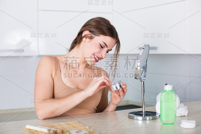 女人用的化妆品