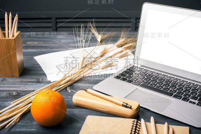 工程师的桌子
