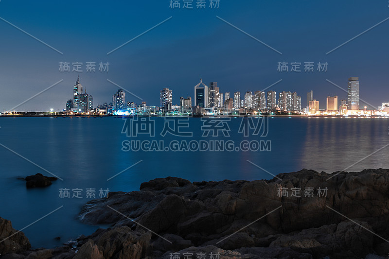 海滨城市夜景