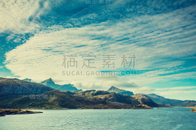 峡湾全景。罗弗敦群岛,挪威