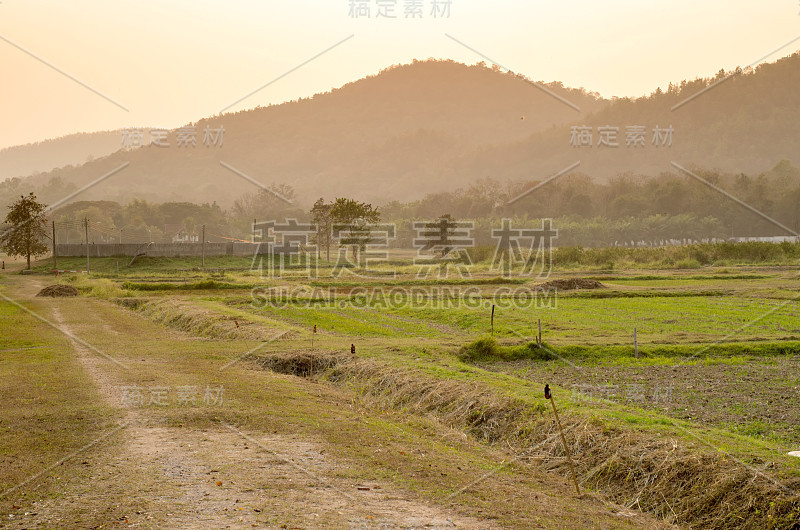 泰国清迈的风景日落山后