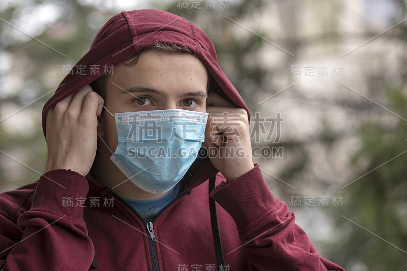 戴着口罩的年轻人