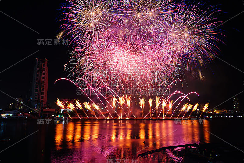 岘港国际烟花节每年举行。