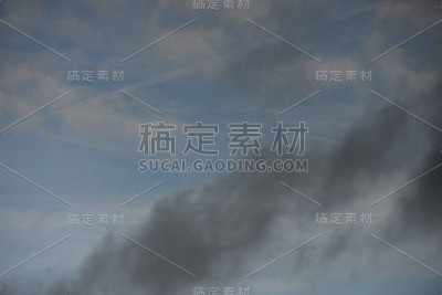 天空多云