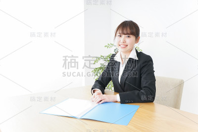 被派遣员工在办公室工作