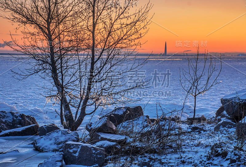 Sunny day February 29, 2020 on the shores of the G