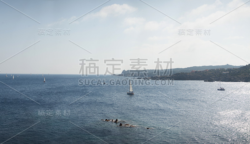 海上帆船全景，撒丁岛，圣特雷莎Gallura