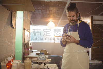 男陶检碗