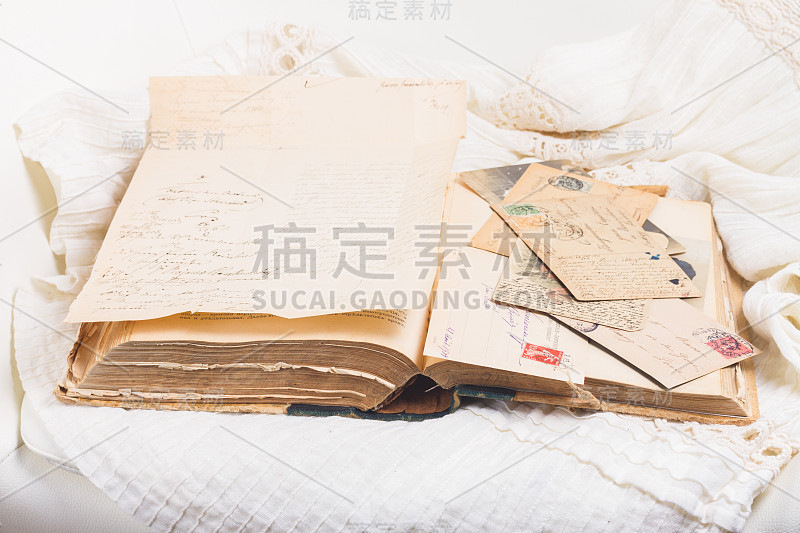 打开空古董书