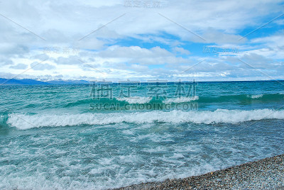 壮观的湖景在冬天