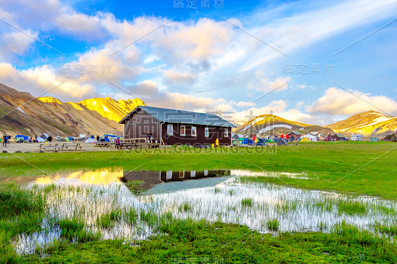 冰岛有着令人惊叹的山川和地热温泉。Landmannalaugar营地区域。Fjallabak自然保护