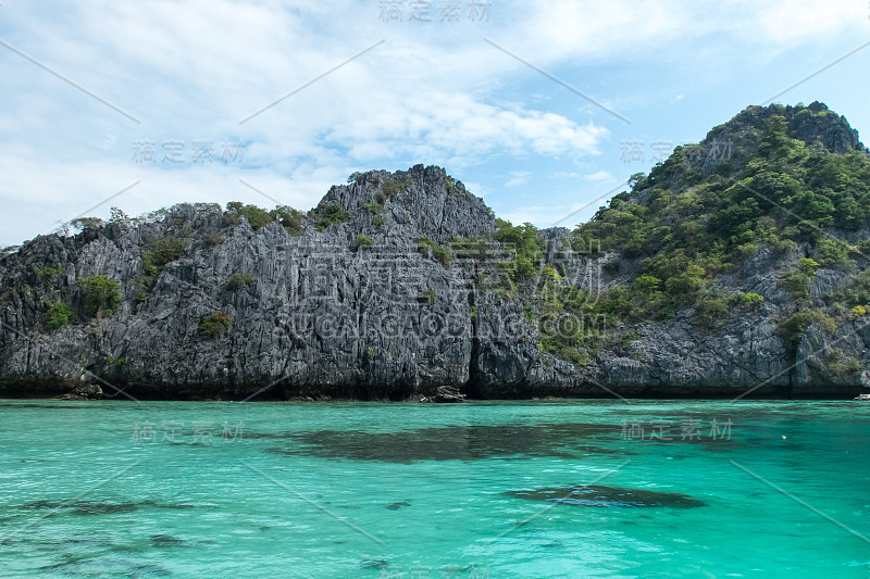 缅甸热带岛屿，碧海蓝天，适合浮潜和水肺潜水的冒险风格旅行