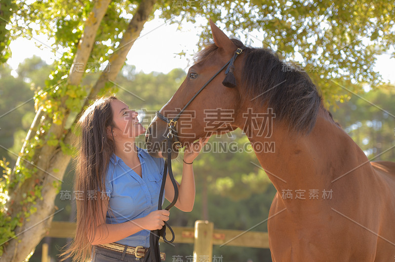 女人和他的马，马术中心