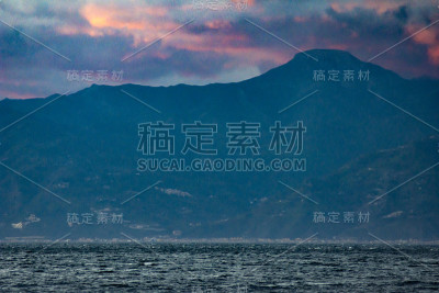 罕见的日落景观，