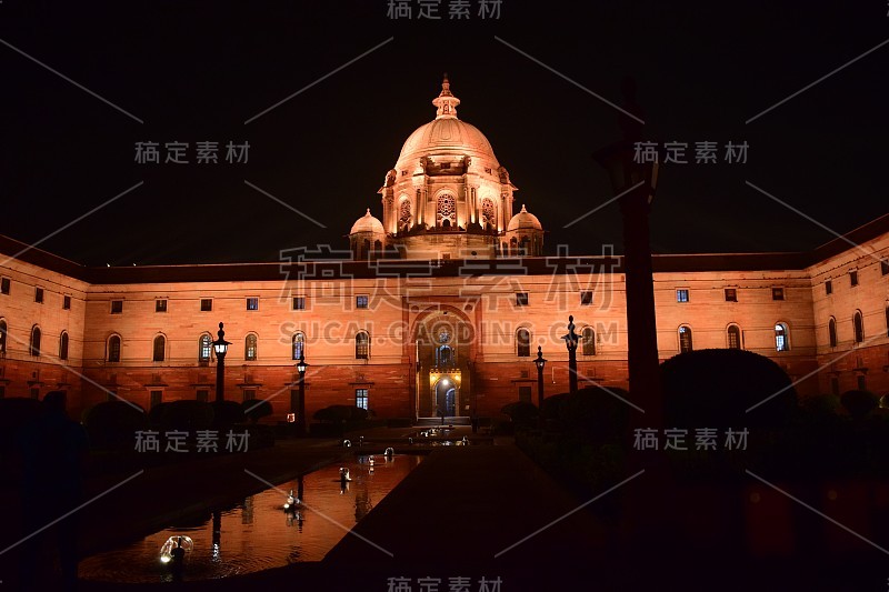 印度德里的Rashtrapati Bhawan五颜六色的夜景，著名的Rashtrapati Bhaw