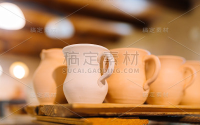 陶器作坊里的陶器
