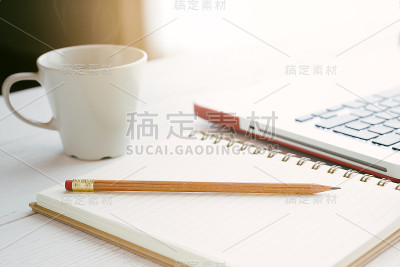 的办公桌上