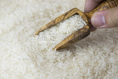 木碗里的茉莉花饭