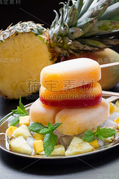 菠萝芒果冰沙冰淇淋冰棒。