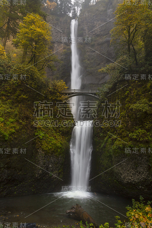 Multnomah Falls in the Fall