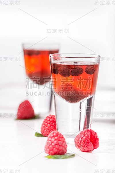 西莓开胃酒