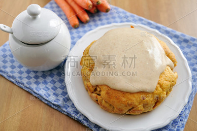 胡萝卜蛋糕配奶油芝士糖霜