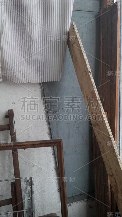 城市公寓内部的各种家居用品和细节