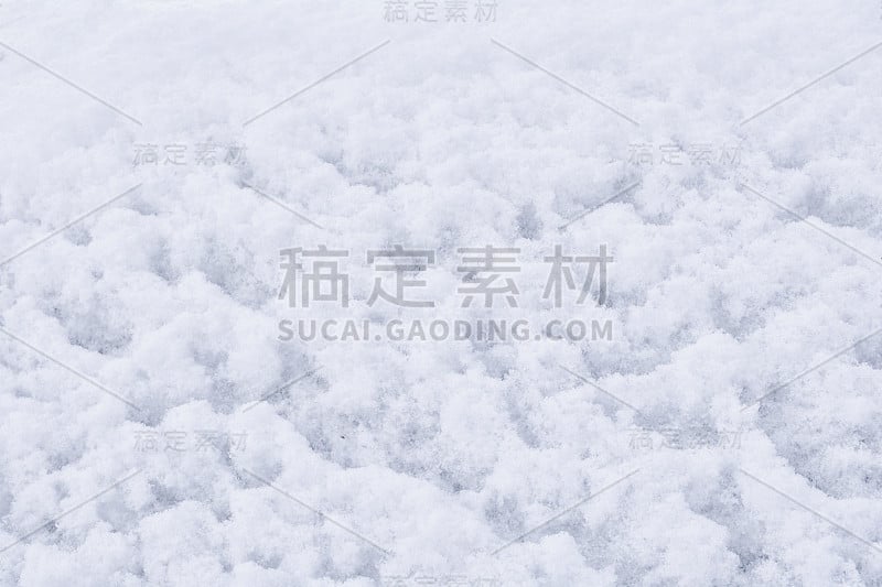 冬天质地洁白蓬松的雪。洁白清新的雪背景