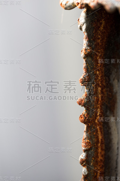 用热和天然气或液化石油气切割的钢材边缘会出现红色锈迹。