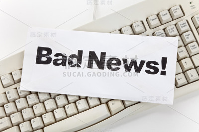 坏消息和电脑键盘
