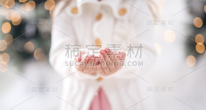 闪闪发光的雪