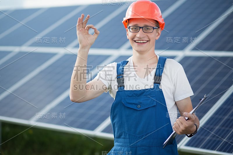 太阳能发电站的工人。