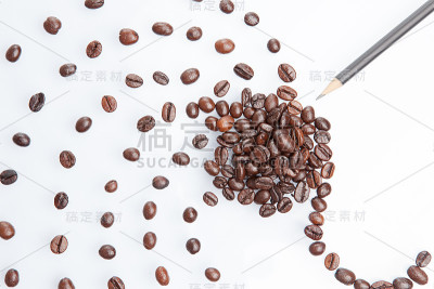 咖啡豆和铅笔