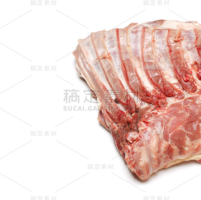 生的羔羊肉