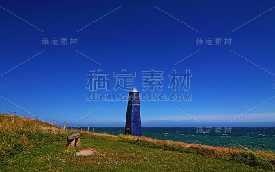 位于多佛海岸线白悬崖边的海蓬子锄头塔