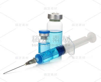 装有蓝色药物溶液、安瓿和注射器的无菌药瓶。