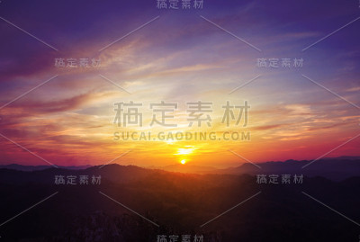 泰国山顶上五颜六色的日落