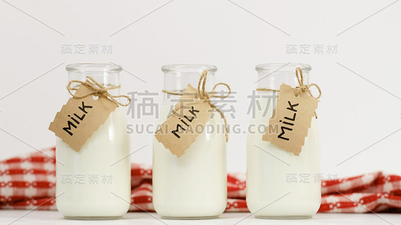 鲜奶农出售健康的乳制品