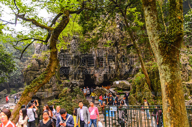 灵隐寺飞来峰的岩画。中国最大的佛教寺庙之一