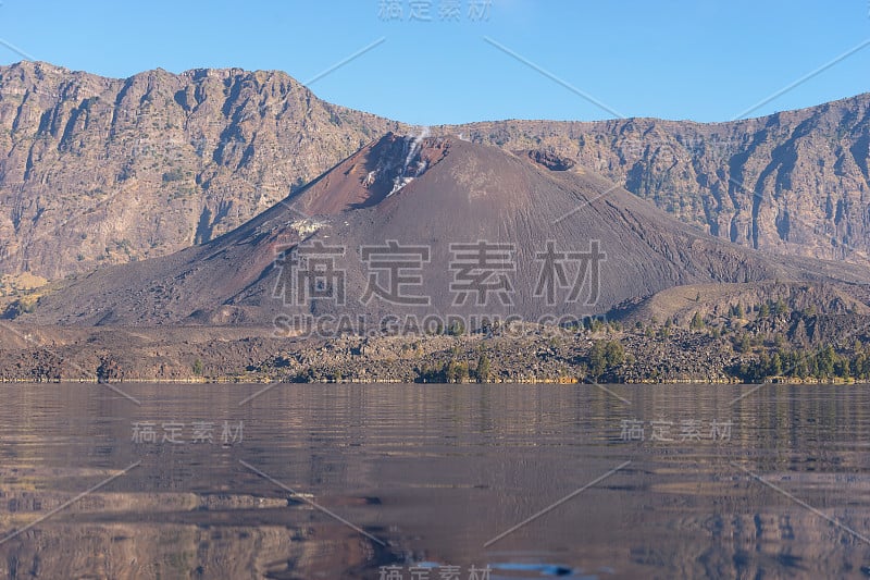 阿纳克湖和小林贾尼火山