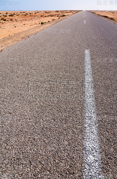 笔直的公路