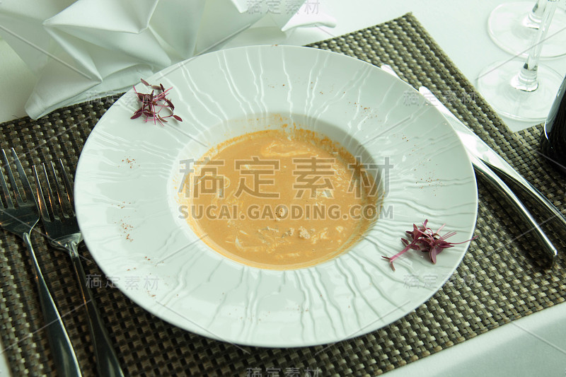 奶油龙虾浓汤，白碟