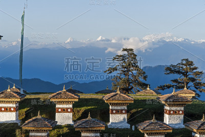 不丹多丘拉山口的日落