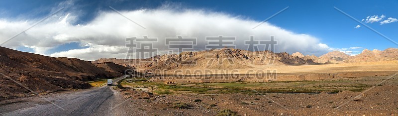 帕米尔公路或帕米尔基地区。帕米尔山脉